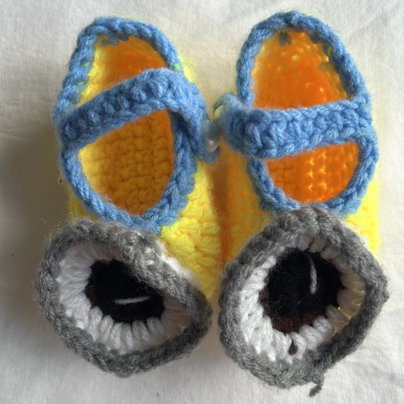 Despicable Me Minions Crochet Baby Shoes - Picture 2 of 5